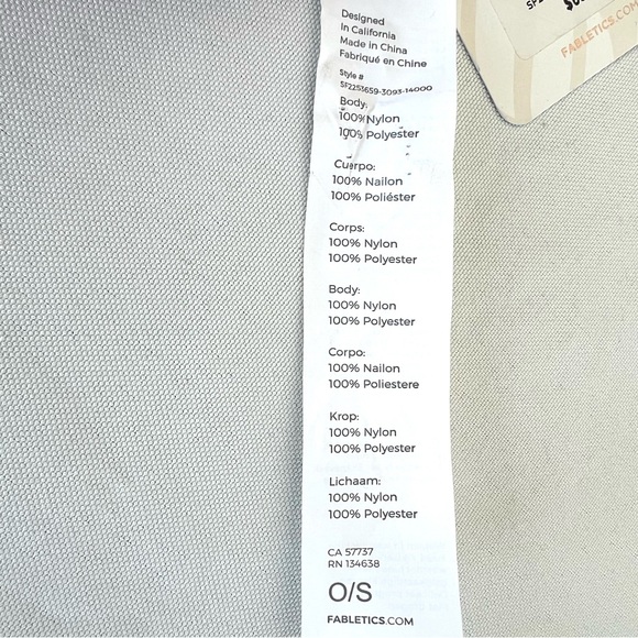 FABLETICS NWT Unisex Smoke Green Large Pockets Lightweight Nylon Puffer Scarf - Picture 15 of 16